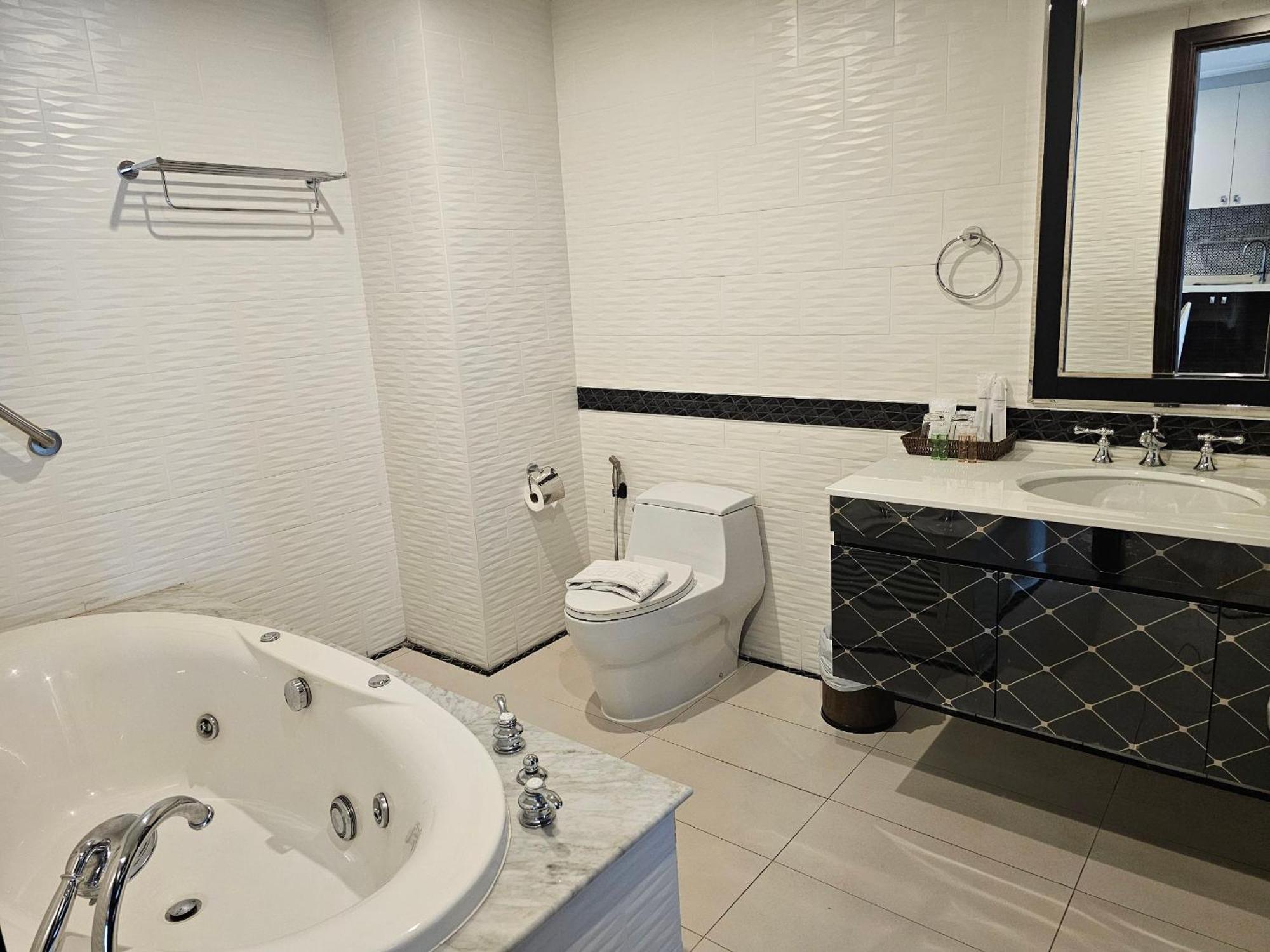 Sirin Exclusive Hotel And Residence Pattaya Exteriör bild